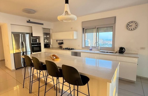 Netanya Apartment | Luxury Penthouse with Panoramic Sea View – 2 Minutes from Argaman Beach