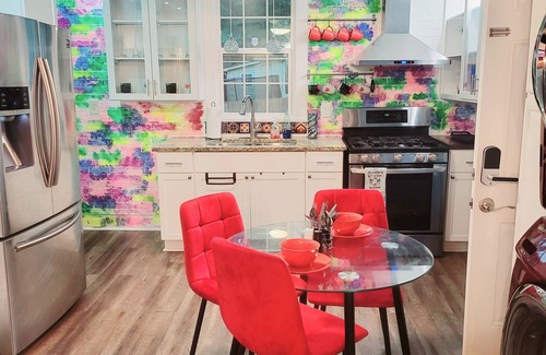 Newnan House | Luxury Playland of Newnan- Arcade Game/PETS & LONGER TERM STAYS WELCOMED!