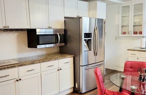 Newnan House | Luxury Playland of Newnan- Arcade Game/PETS & LONGER TERM STAYS WELCOMED!
