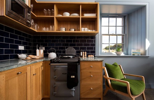 Haddington Cottage | Luxury Ploughman’s Bothy. Hyperfast WiFi, carbon negative and dog friendly!
