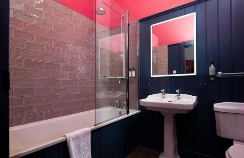 Haddington Cottage | Luxury Ploughman’s Bothy. Hyperfast WiFi, carbon negative and dog friendly!
