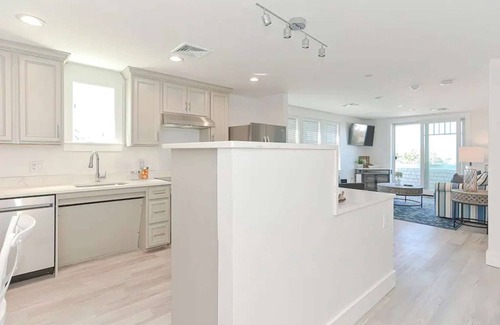 Plymouth Cultural District Condo | Luxury Plymouth Waterfront Condo with Balcony