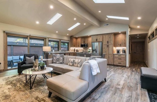 Tahoe Sierra Estates House | Luxury|Pool|Pier|Bouys|Pickleball|Walk to town
