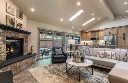 Tahoe Sierra Estates House | Luxury|Pool|Pier|Bouys|Pickleball|Walk to town