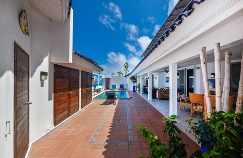 Noord House | Luxury pool villa totally private backyard - 5 minutes to the beach!