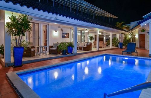 Noord House | Luxury pool villa totally private backyard - 5 minutes to the beach!