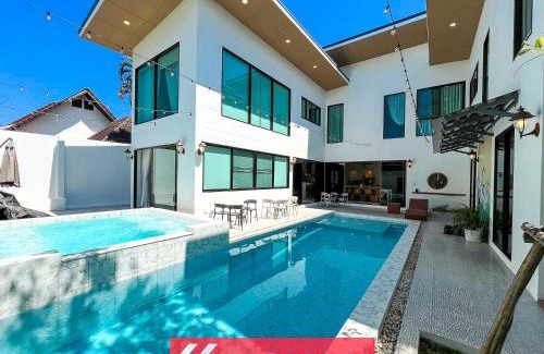 San Pu Loei Villa | Luxury Pool Villa with Jacuzzi & Pool Table