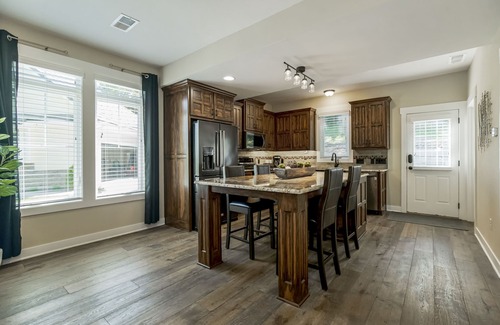 Bucyrus Cottage | Luxury Private Cottage House