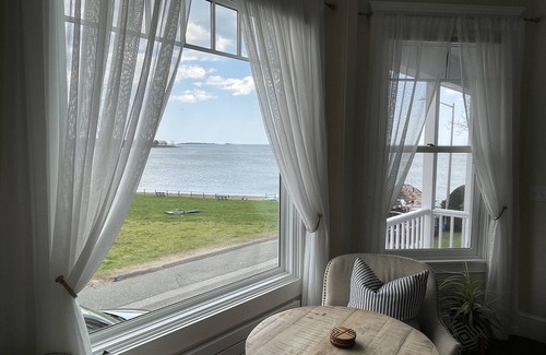 Beverly Apartment | Luxury Private Oceanview Suite in Victorian on Independence Park