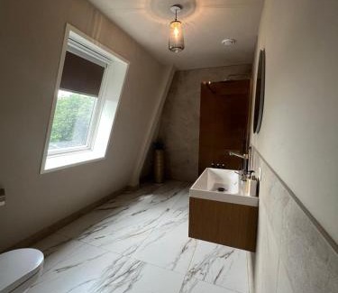 Bodegraven Apartment | Luxury Private Spa with golden bath, cinema and sauna
