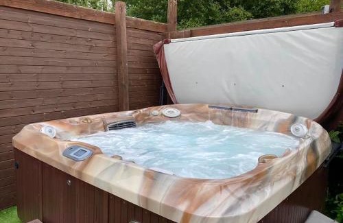 Llantrisant Villa | Luxury property - Swimming Pool, Games Room & Hot Tub