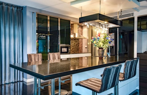 Wang Thonglang Villa | Luxury Pure Modern Pool Villa 5Bed Near BTS and Central Eastville