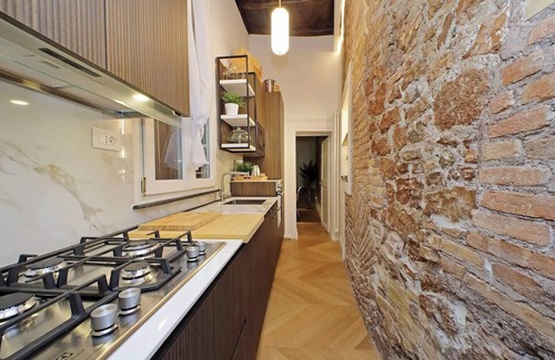 Rione IX Pigna Apartment | Luxury, Quiet, 3 Bdr Home near Pantheon, Heart of Rome "Le Colonne"