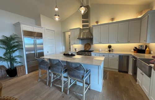 Athens House | Luxury Ranch Cabin | Private Getaway, Fishing & Boating, Hiking Trails, Swimming