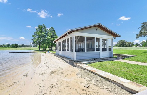 Athens House | Luxury Ranch Cabin | Private Getaway, Fishing & Boating, Hiking Trails, Swimming