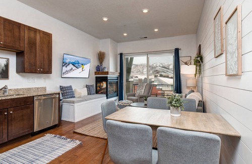 Kimball Junction Condo | Luxury Redstone Condo, Hot Tub, Shopping, Recreation Center -Park City Newark Terrace 3