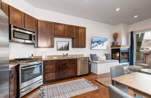 Kimball Junction Condo | Luxury Redstone Condo, Hot Tub, Shopping, Recreation Center -Park City Newark Terrace 3