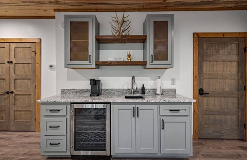 Blue Ridge Cabin | Luxury & Relaxation. Sauna, Red Light Therapy, Hot Tub, Game Room, 4 King suites