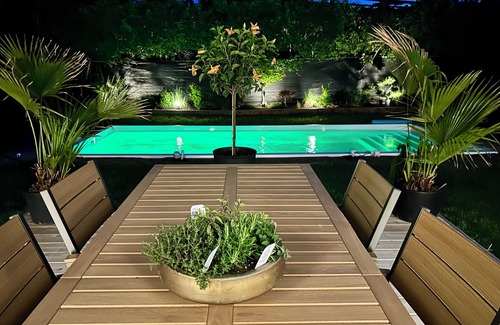 Dollard-des-Ormeaux House | Luxury Retreat w/Outdoor Pool & Dream Kitchen