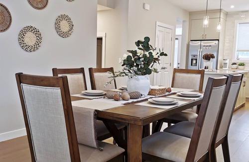 Keith House | Luxury Retreat & Central AC Banff 1hr Garage