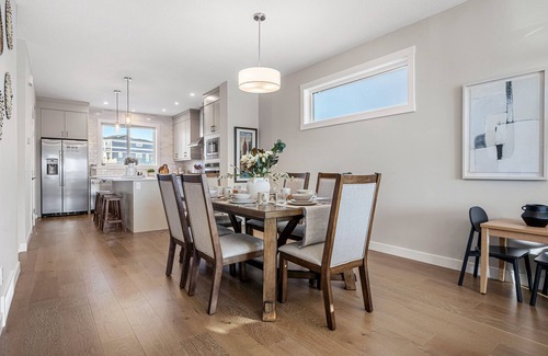 Keith House | Luxury Retreat & Central AC Banff 1hr Garage