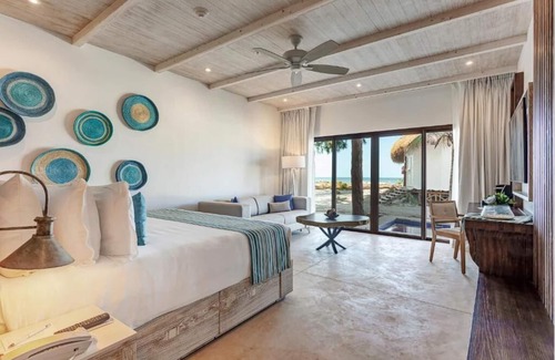 Isla Holbox Hotel | Luxury Retreat in Holbox Paradise! Direct Pool Access, Walk to Beach!