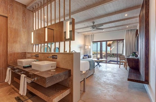 Isla Holbox Hotel | Luxury Retreat in Holbox Paradise! Direct Pool Access, Walk to Beach!