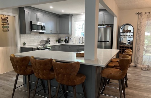 Port Franks Cottage | Luxury retreat-King Beds- Game Room- Hot Tub-Private Beach Access