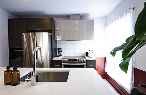 Cote-Des-Neiges—Notre-Dame-De-Grace Condo | Luxury retreat*king+queen beds*gym 24/7*parking* your top choice