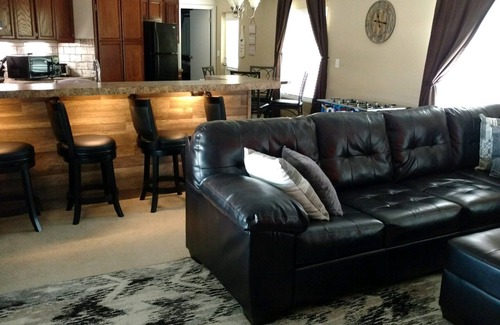 Thackerville House | LUXURY RETREAT/PICKLEBALL COURT, less than 3 miniutes from Winstar Casino!