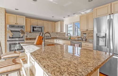 Pittsford House | Luxury Retreat w Incredible View