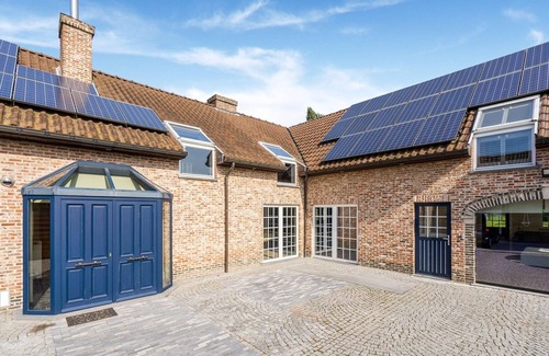 Alken House | Luxury Retreat with furry friends