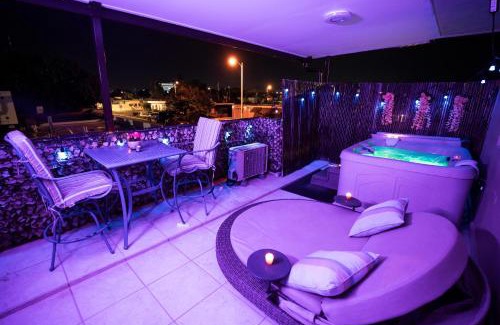 Bucana Apartment | Luxury Retreat with Private Jacuzzi and Mountain Views FREE Parking