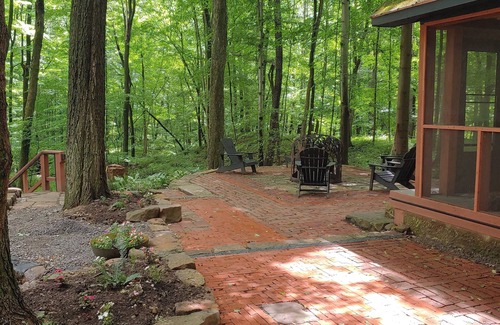 Lexington Cabin | Luxury Romantic Retreat w/Hot Tub, Cabin in Woods, Perfect for Special Occasion
