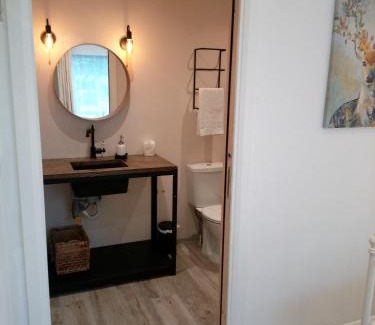 Claddagh House | Luxury Room En-suite with King 5ft Bed - bedroom only