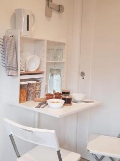 Claddagh House | Luxury Room En-suite with King 5ft Bed - bedroom only