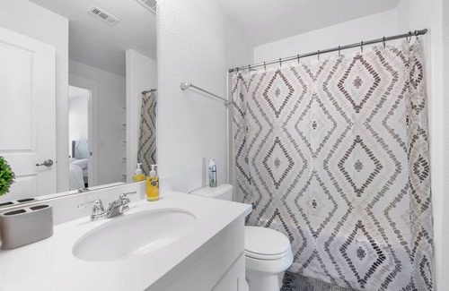 Del Valle House | Luxury Room near TSLA, COTA, AUS
