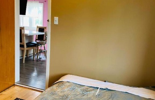 Old East York Apartment | Luxury Room VI East York Space Share Toronto Canada