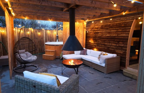 Weston Cabin | Luxury Rural Cabin with Wood Fired Hot Tub