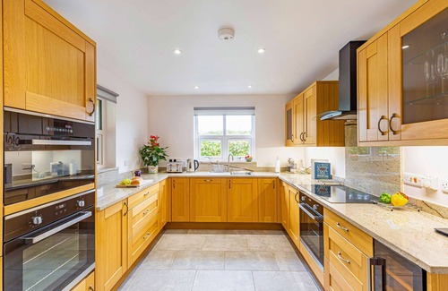 Rhayader Ski Chalet | Luxury Rural Hot Tub Lodge with Lakeside Views