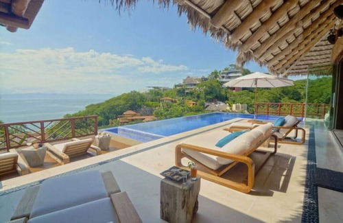 La Cruz de Huanacaxtle House | Luxury staffed villa with access to beach