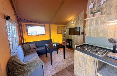 Hulshorst House | Luxury safari tent with a hot tub on the Veluwe