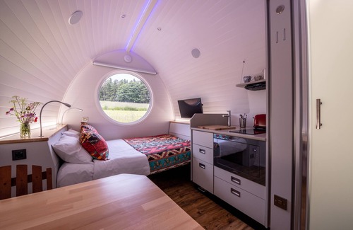 Lauder Cabin | Luxury Secluded Tiny Home Glamping Pod with Private Hot Tub & Stunning Views ✨