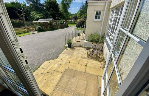 Tregony Apartment | Luxury Self Contained Studio on the Roseland Peninsula. En-suite, Parking, Wifi