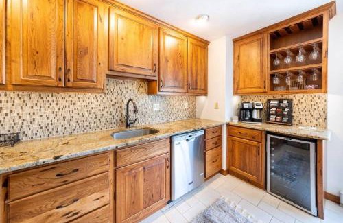 Seven Springs Apartment | Luxury Seven Springs Condo- 3 Bed & Loft, 3 Bath