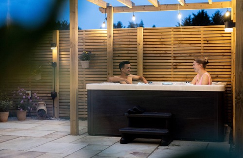 Sudbury Apartment | Luxury Shepherds Hut, outdoor area and hot tub