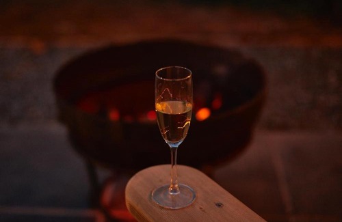 Tavistock Cabin | Luxury Shepherds Hut with Superb Views & Fire Pit & walking distance to a superb Gastro Pub