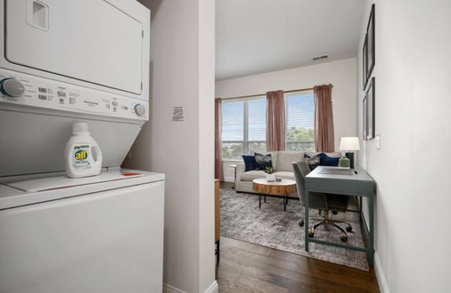 Victorian Village Apartment | Luxury Short North Flat | Free Secure Parking