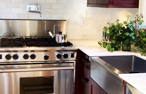 Lowry Hill House | Luxury Short Term European Inspired Rental Flat 1
