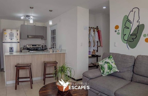 Zona 11 Apartment | Luxury Skyline City View KING Bed FREE Pool & Gym